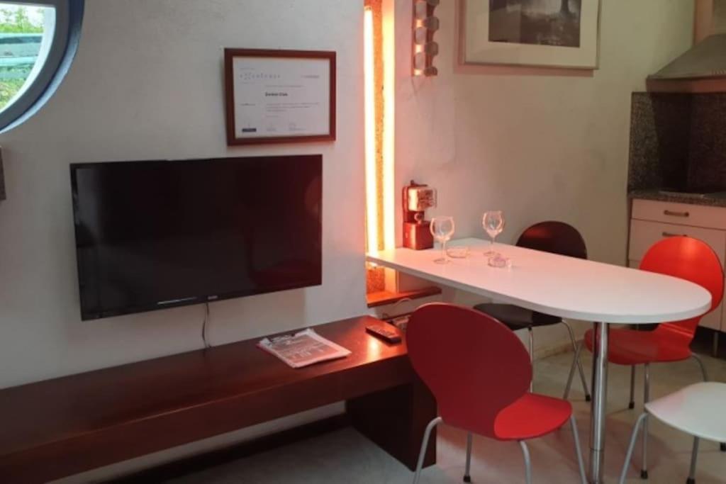 Zentral Club Neutron-Jacuzzi Apartman Belmonte De Miranda Kültér fotó