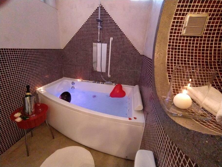 Zentral Club Neutron-Jacuzzi Apartman Belmonte De Miranda Kültér fotó