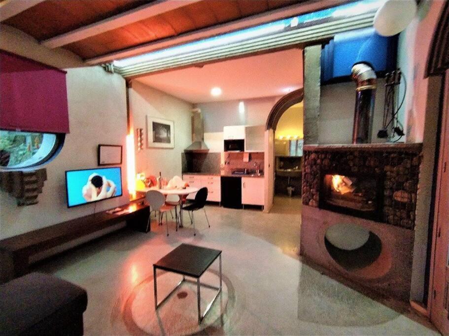 Zentral Club Neutron-Jacuzzi Apartman Belmonte De Miranda Kültér fotó