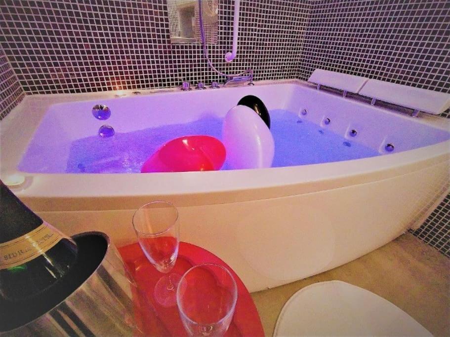 Zentral Club Neutron-Jacuzzi Apartman Belmonte De Miranda Kültér fotó