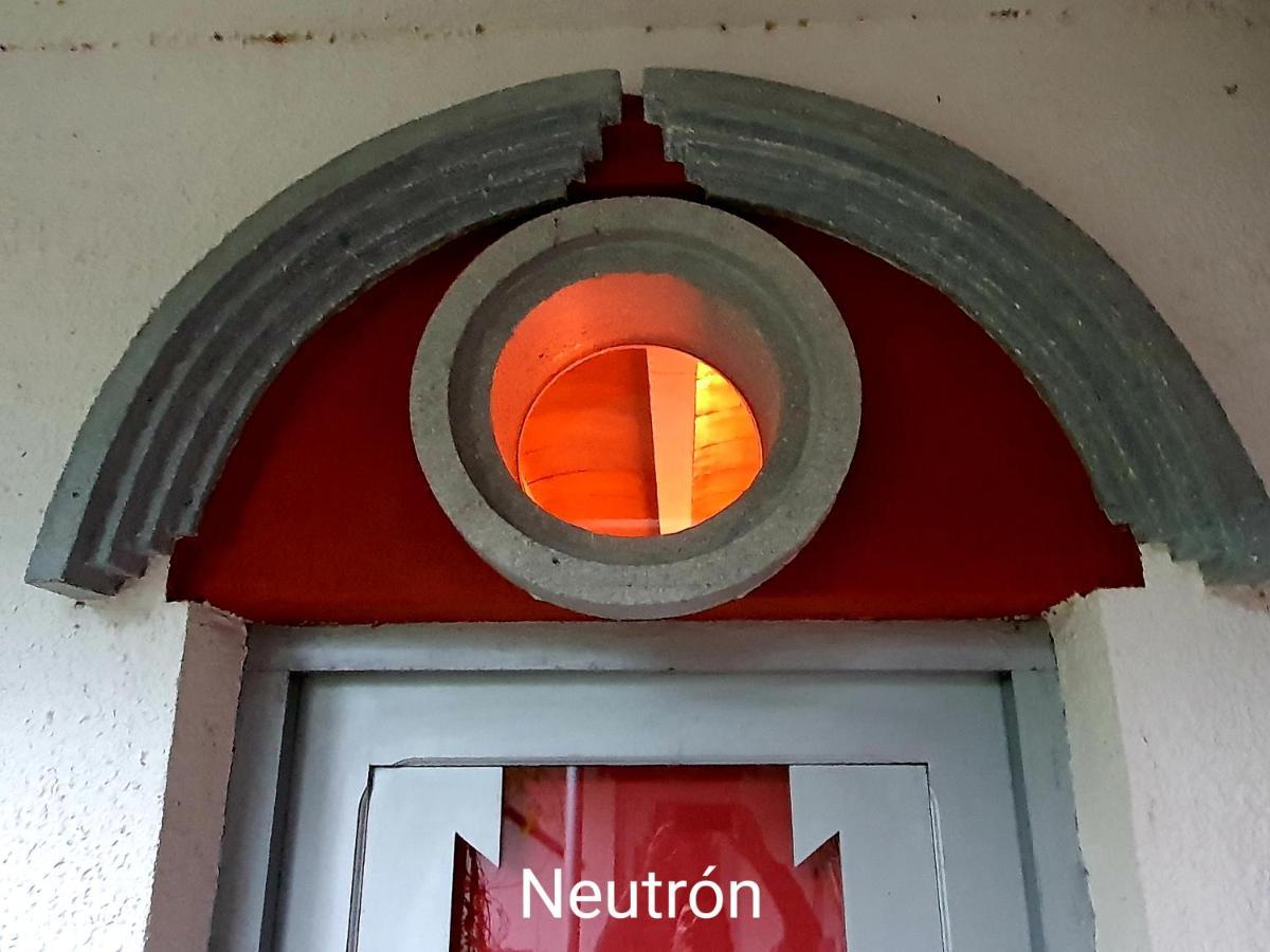 Zentral Club Neutron-Jacuzzi Apartman Belmonte De Miranda Kültér fotó